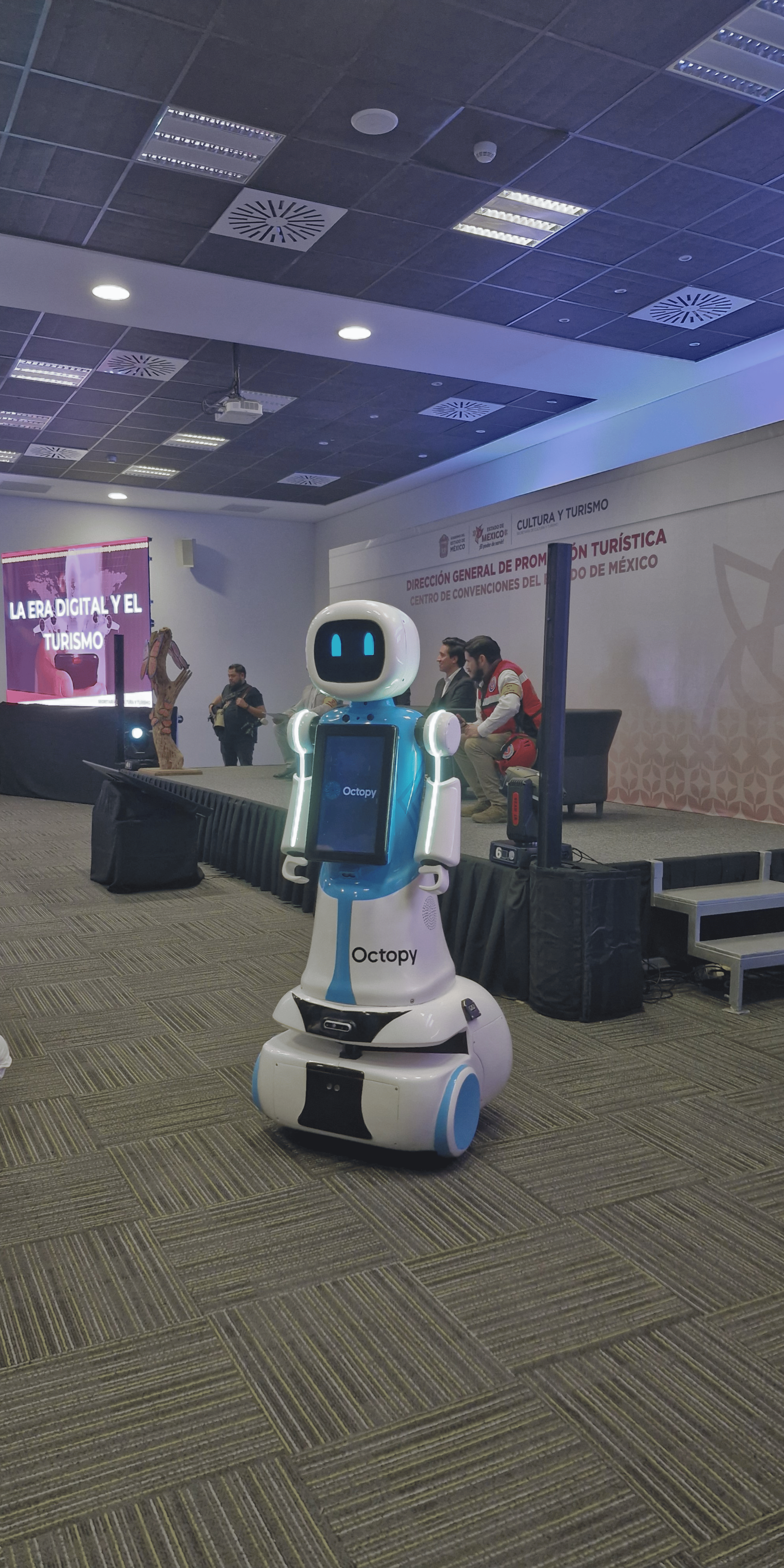 Renta de robots para activaciones BTL, marketing digital, puntos de venta, promociones